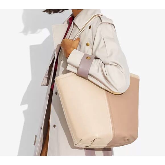 Coach Leather Tote – Ivory & Taupe – Neutral Chic & Large Leather Coach Tote - Picture 5 of 7